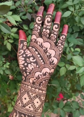 Many girls search online for a beautiful New Mehndi Design Photo