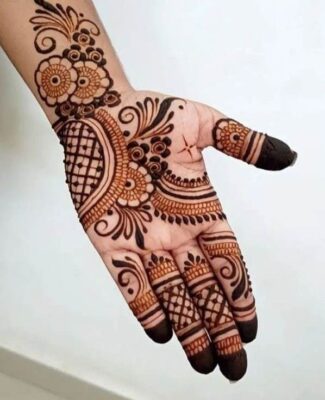 Many trending reels on social media show beautiful Full Hand Mehndi Design