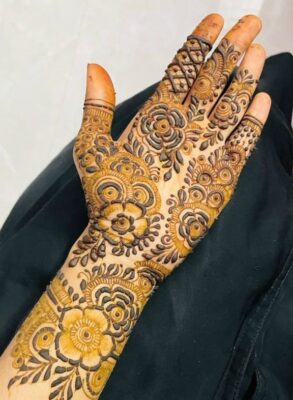 Mehndi Design 2026 enhances the beauty of hands beautifully