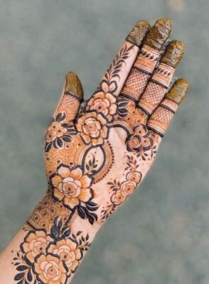 Mehndi Design 2026 includes minimal and heavy designs