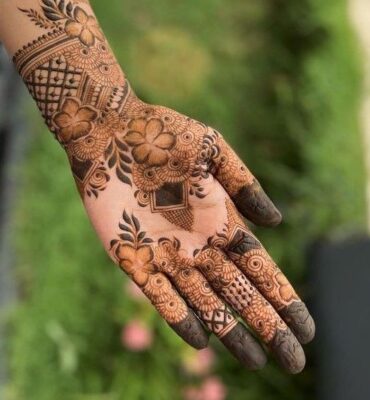 Mehndi Design 2026 is suitable for all age groups