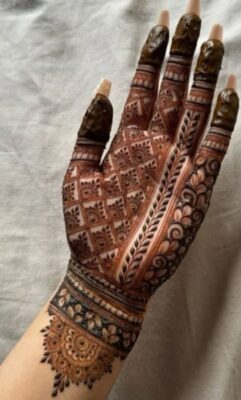 Mehndi Design Easy And Beautiful gives a clean and classy finish