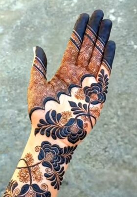 Mehndi Design Easy And Beautiful looks beautiful with dark henna stain