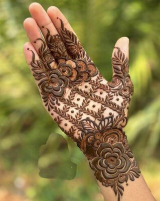 Mehndi Design Simple 2026 adds charm to festive seasons