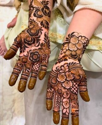 Mehndi Design Simple 2026 enhances the natural beauty of hands