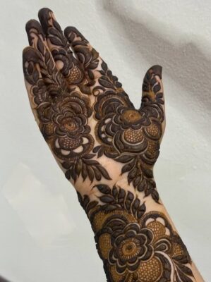 Mehndi Design Simple 2026 is easy and quick to apply