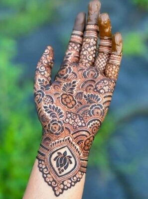 Mehndi Design Simple 2026 is light yet very attractive