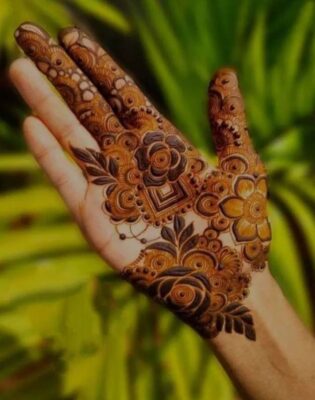 Mehndi Design Simple 2026 is loved for its simplicity