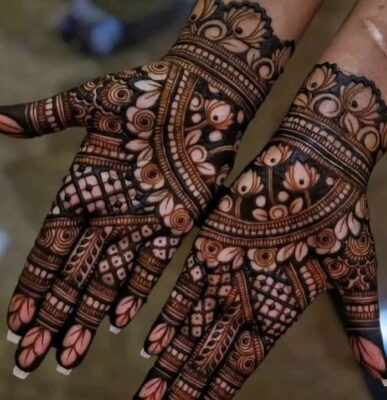 Mehndi Design Simple 2026 keeps hands looking graceful