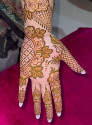 Mehndi Design Simple Front Hand adds charm to festive seasons