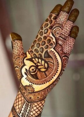 Mehndi Design Simple Front Hand is easy for practice sessions