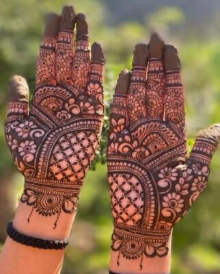 Mehndi Design Simple Front Hand is perfect for college girls