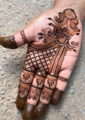Mehndi Design Simple Front Hand is simple but impressive