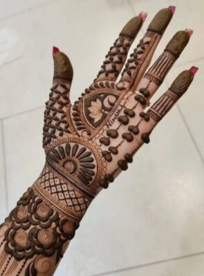 Mehndi Design Simple Front Hand keeps hands looking graceful