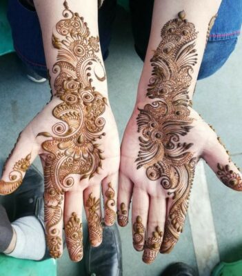 Mehndi Design Simple Front Hand looks beautiful with light patterns