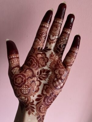 Mehndi Design adds charm to festive seasons