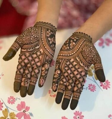 Mehndi Design gives a neat and attractive finish