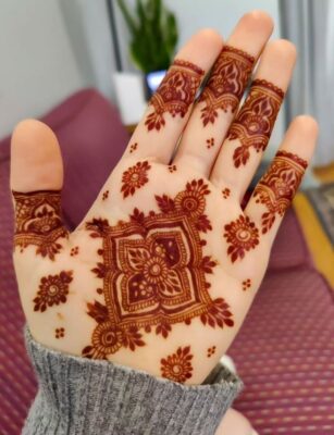 Mehndi Design looks more attractive with dark henna color