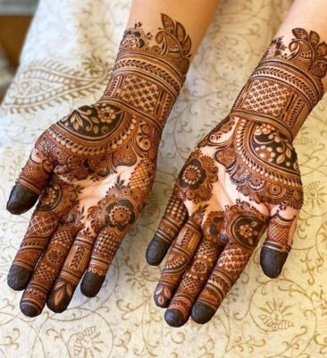 New Mehndi Design Photo enhances the beauty of hands