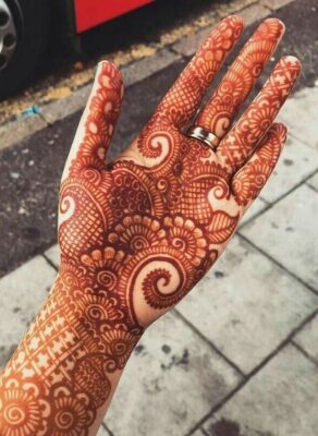 New Mehndi Design Photo gives a classy and modern look