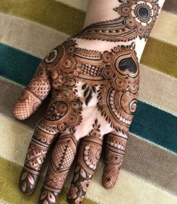 New Mehndi Design Photo is simple yet very impressive