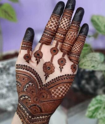 New Mehndi Design Photo makes design selection easier