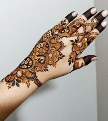 Nowadays brides also love applying Instagram Modern Back Hand Mehndi Design