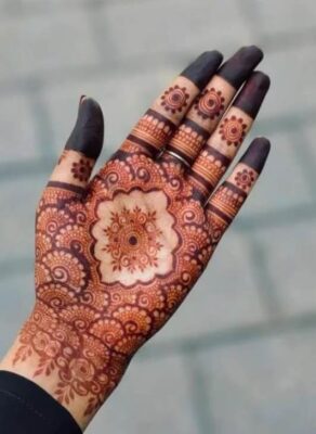 Palm Mehndi Design is easy to customize as per choice
