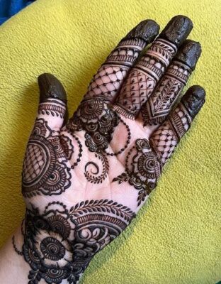 Palm Mehndi Design is simple yet very attractive