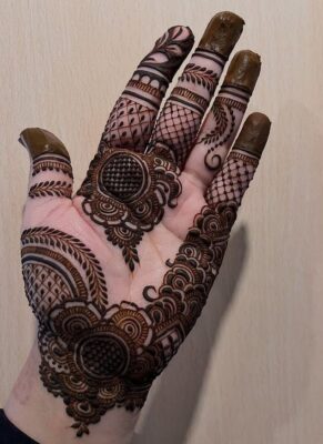 Palm Mehndi Design is suitable for festive celebrations