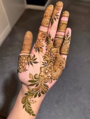 Palm Mehndi Design looks beautiful on full palm coverage