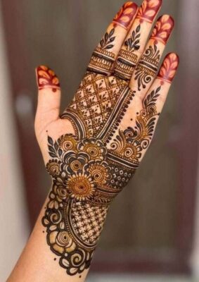 Simple Front Hand Mehndi Design adds charm to festive seasons