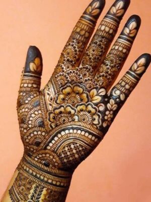 Simple Front Hand Mehndi Design gives a modern and soft vibe