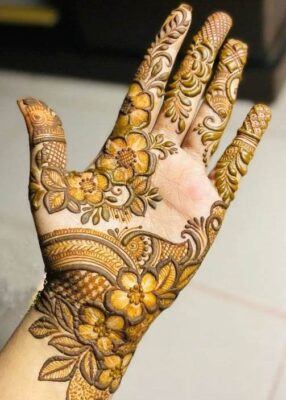 Simple Front Hand Mehndi Design is best for daily wear style