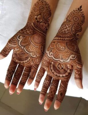 Simple Front Hand Mehndi Design is easy to draw and apply