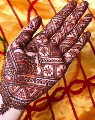 Simple Front Hand Mehndi Design is ideal for small functions
