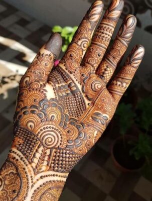 Simple Front Hand Mehndi Design is light yet attractive