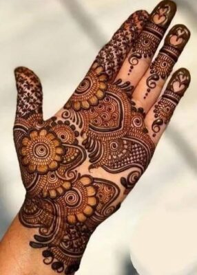 Simple Front Hand Mehndi Design is loved for its simplicity