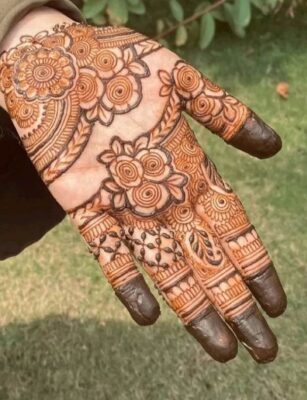 Simple Front Hand Mehndi Design is perfect for festive celebrations