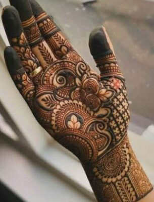 Simple Front Hand Mehndi Design is suitable for engagement ceremonies