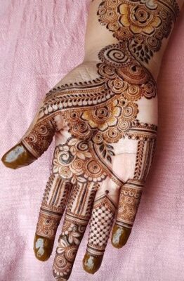 Simple Front Hand Mehndi Design is trending for casual occasions