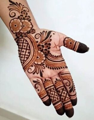 Simple Front Hand Mehndi Design never goes out of trend