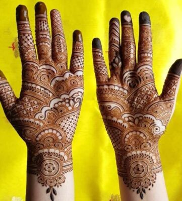 Simple Front Hand Mehndi Design suits girls of all ages