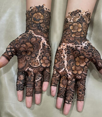 Simple Mehandi Design can be done in a short time