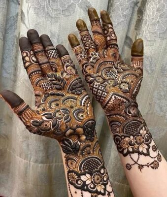 Simple Mehandi Design is a favorite choice for beginners