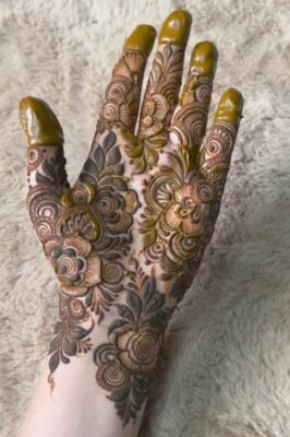 Simple Mehandi Design is perfect for daily wear style