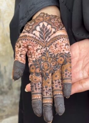 Simple Mehandi Design is popular among young girls