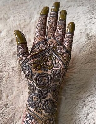 Simple Mehandi Design is quick and easy to apply