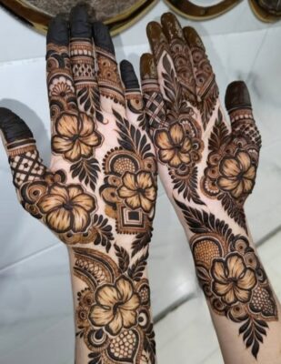 Simple Mehandi Design often includes floral and leaf patterns