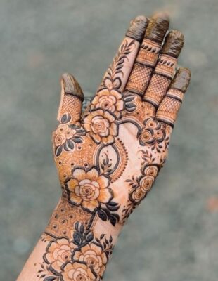 Simple Mehndi Design Front Hand is easy and quick to apply